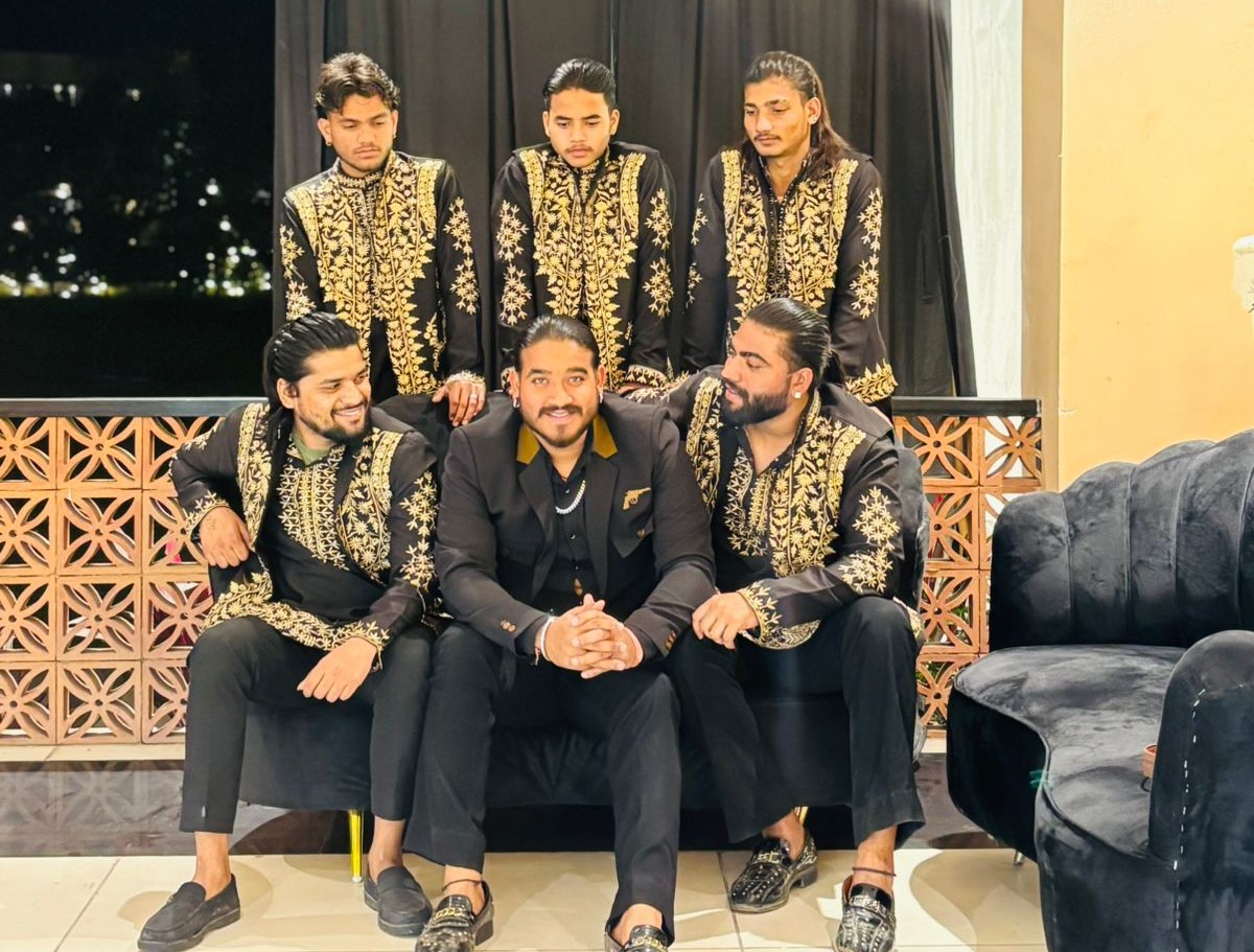 Wedding dhol performers